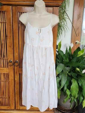 oysho beach dress | Dresses | Linen White Ann Taylor Petite Floral Ecom Style:AD3D106837 Style:EE01888BK The OYSHO Comfortlux short